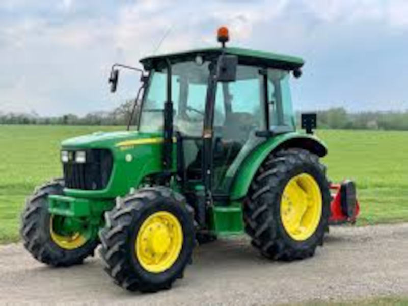 John Deere 5055E